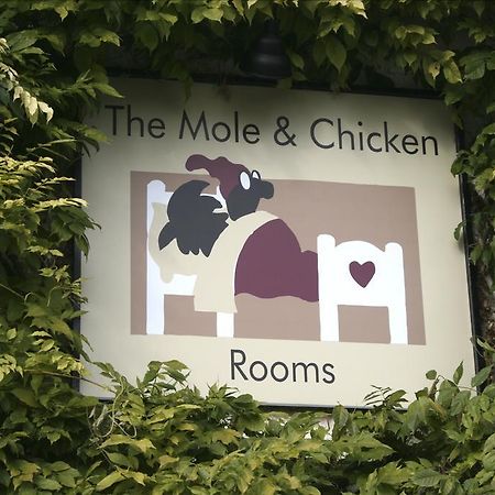 Отель The Mole And Chicken Long Crendon Экстерьер фото